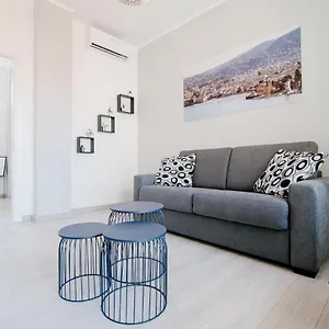 Apartment Bright - The House Of Travelers, Como